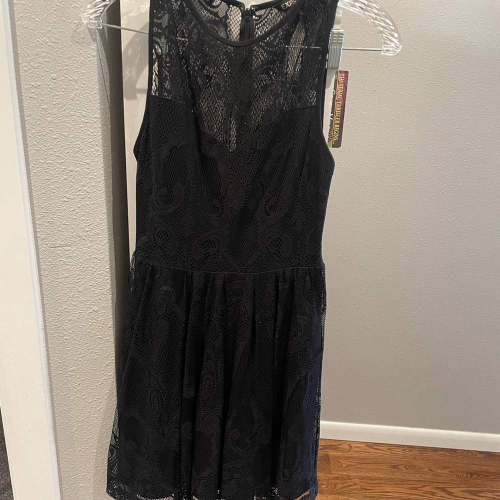 Dress - Picture 4 of 4